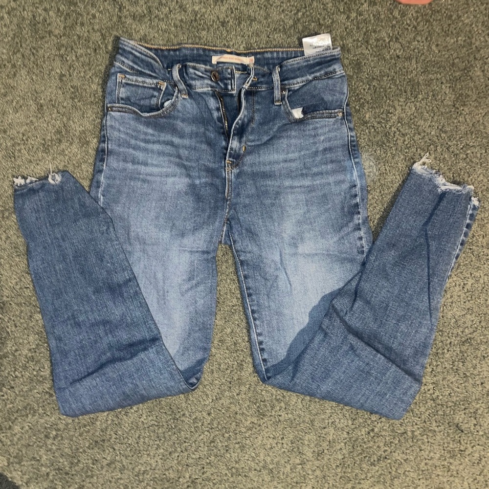 Levi - high rise skinny Jean